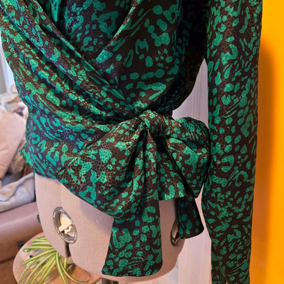 Vintage Size 10 Black Green Animal Print Silky Peplum Wrap Shirt Blouse Women's - Picture 4 of 10
